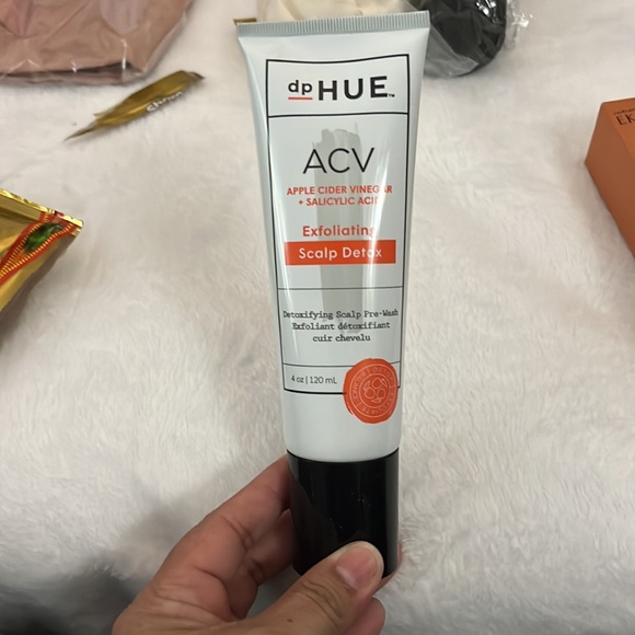 dp HUE ACV Exfoliating Scalp Detox - Picture 7 of 7